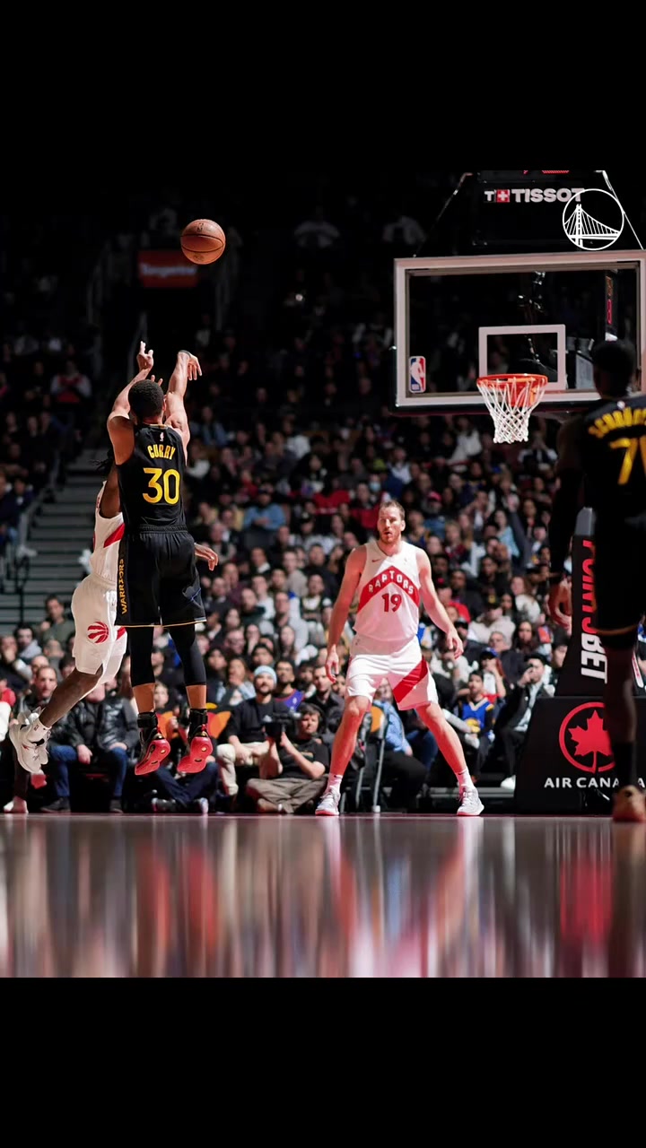 库里迎来三赛季高光表现，切尔西球迷沸腾！(库里各赛季三分统计)