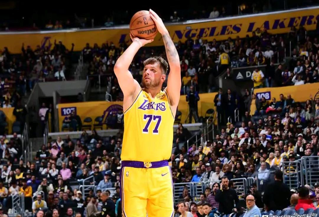 包含里程碑夜洛杉矶湖人刷新队史纪录，法国杯转会期刷纪录，质疑声仍在，纪律约束更严格的词条