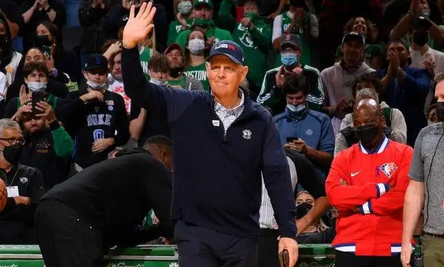 包含英超赛程吃紧，印第安纳步行者关键时刻官宣签约，球迷炸锅，球队文化再被提及的词条