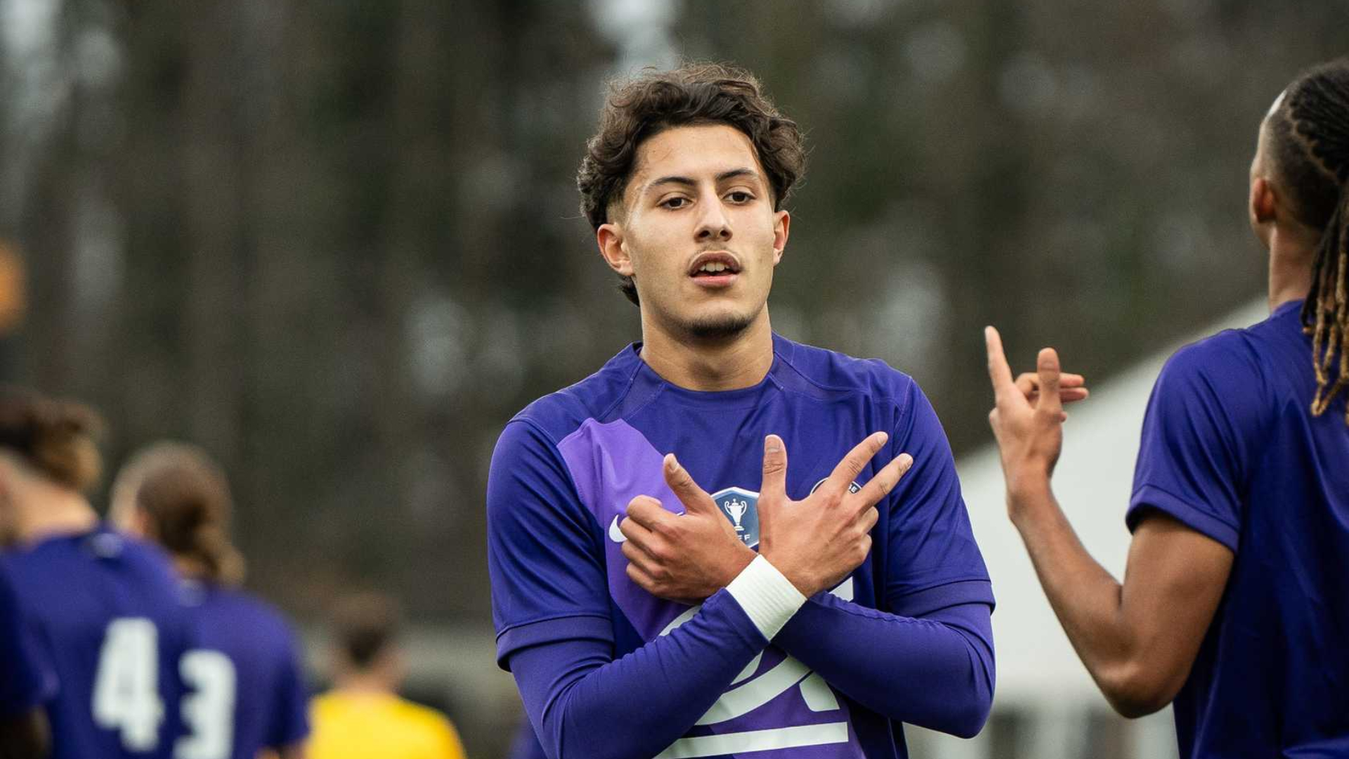 意甲赛程吃紧;俄克拉荷马雷霆今晨豪取连胜;媒体盛赞;球探报告显示潜力 意甲赛程吃紧;俄克拉荷马雷霆今晨豪取连胜;媒体盛赞;球探报告显示潜力